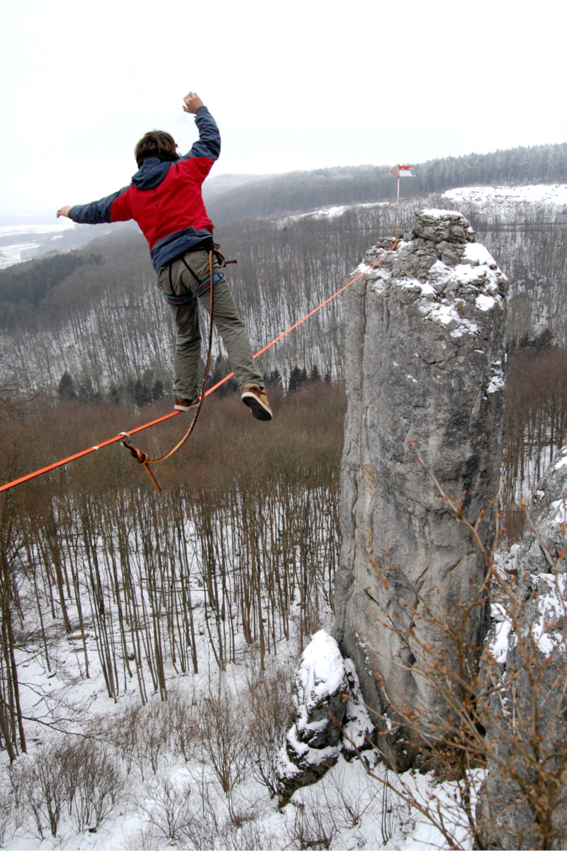 Helmar Sen bei einer Begehung der der Highline ´Private Tool Box´ auf den Nürnberger Turm (Bild: Michael Renner)